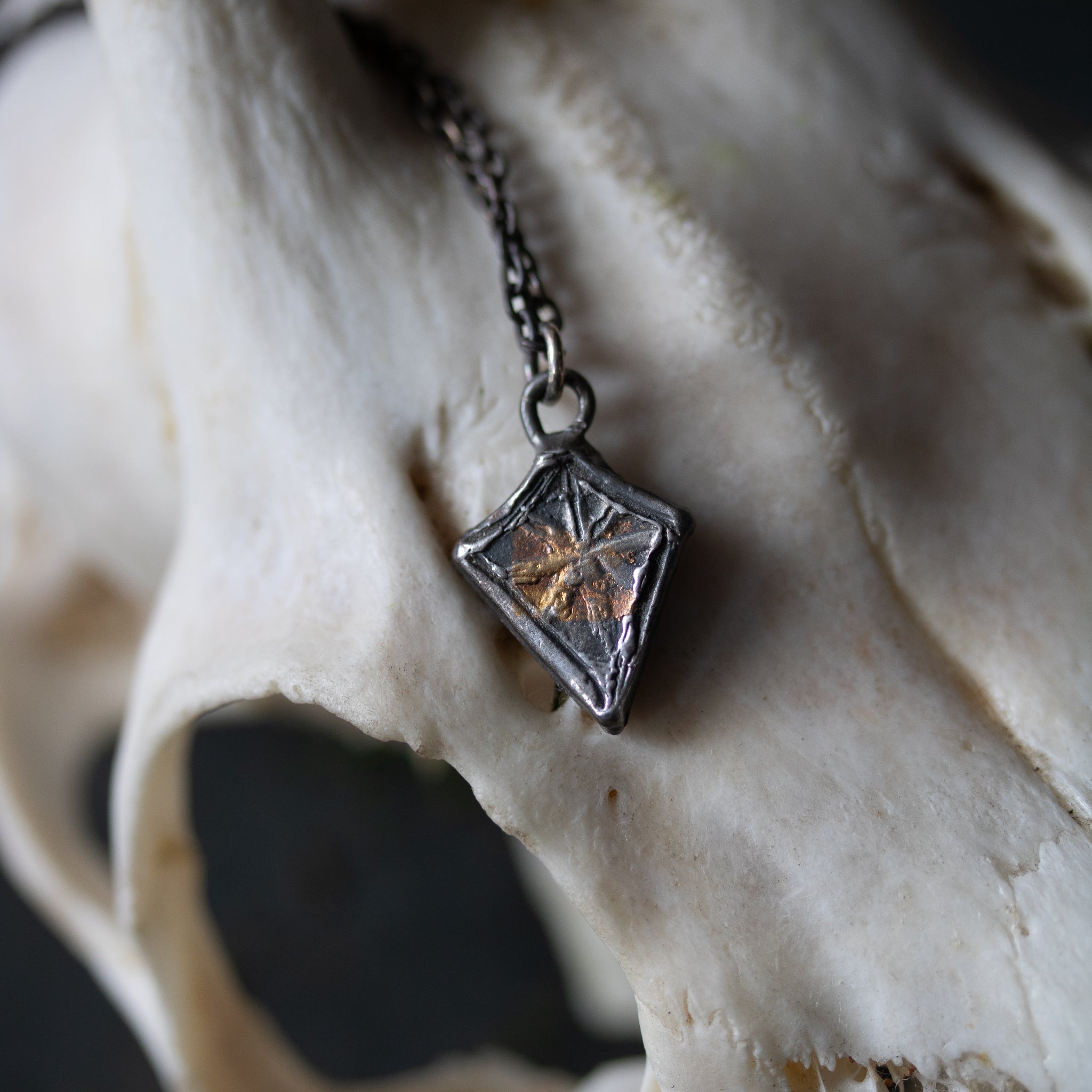 Knight Amulet The Light Shield - Machinations