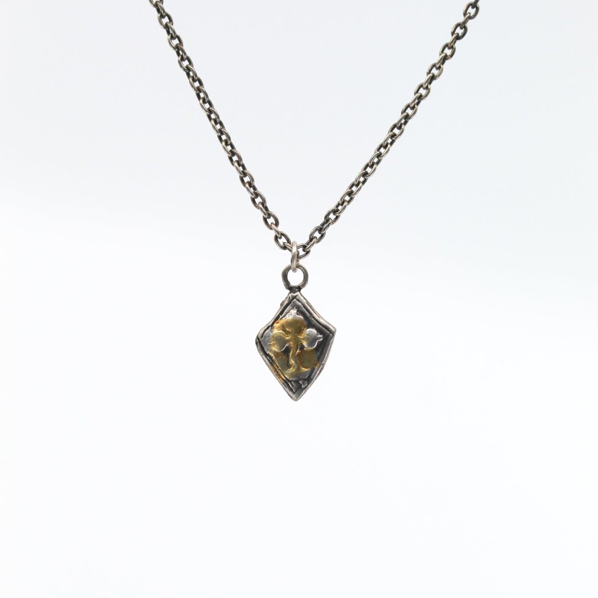 Knight Amulet The Three Leafed Clover Shield - Machinations