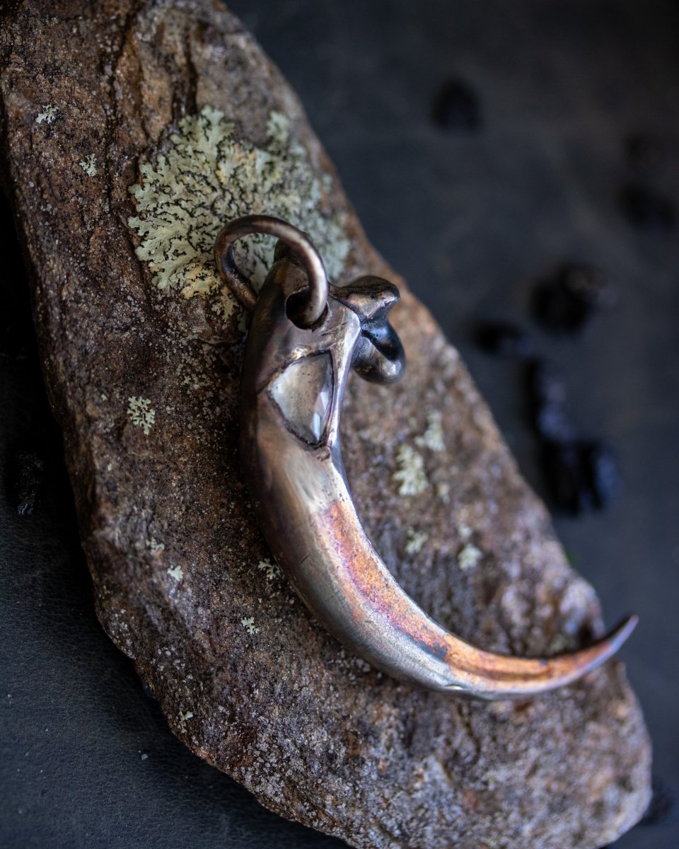 Asymmetrical Rose - Cut Aquamarine Talon Pendant: A Symbol of Calm and Clarity - Machinations