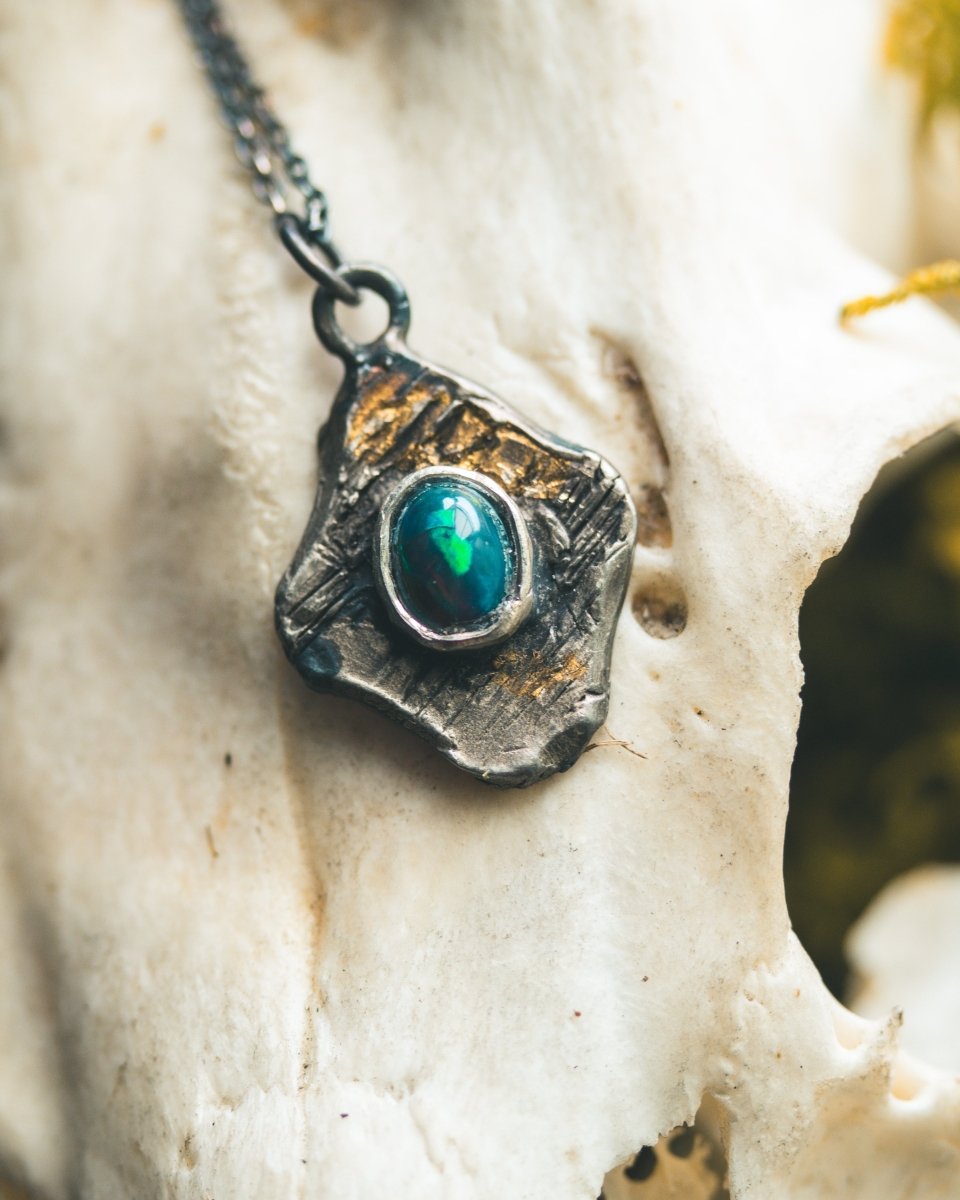Beyond the Vale Amulets: Black Opal – A Talisman of Mystery and Transformation - Machinations