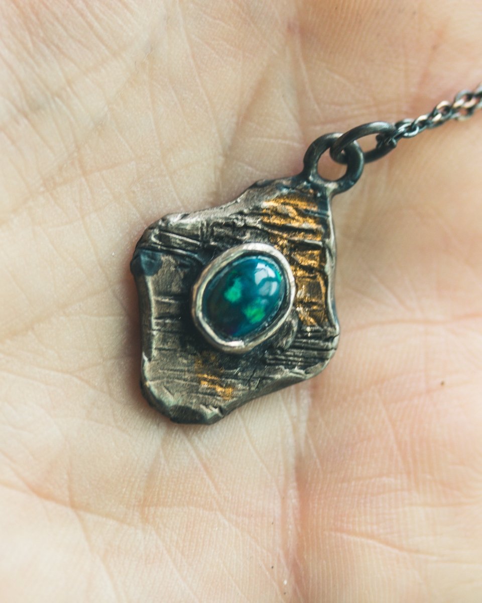 Beyond the Vale Amulets: Black Opal – A Talisman of Mystery and Transformation - Machinations