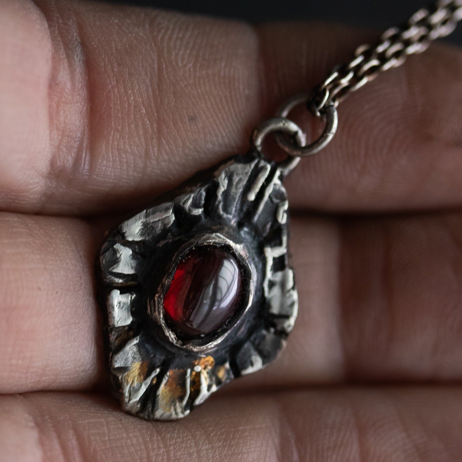 Beyond the vale Garnet Amulets - Machinations
