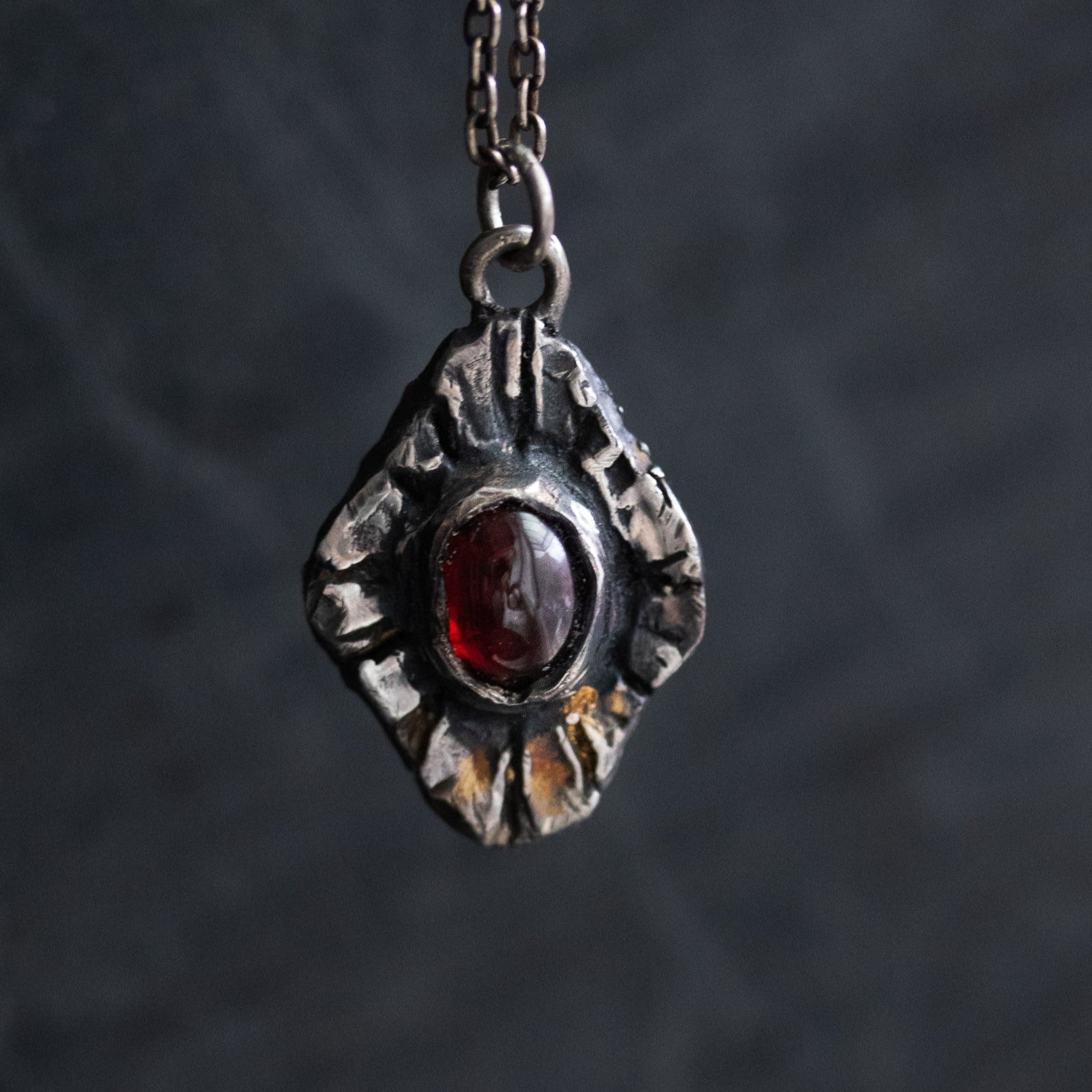 Beyond the vale Garnet Amulets - Machinations