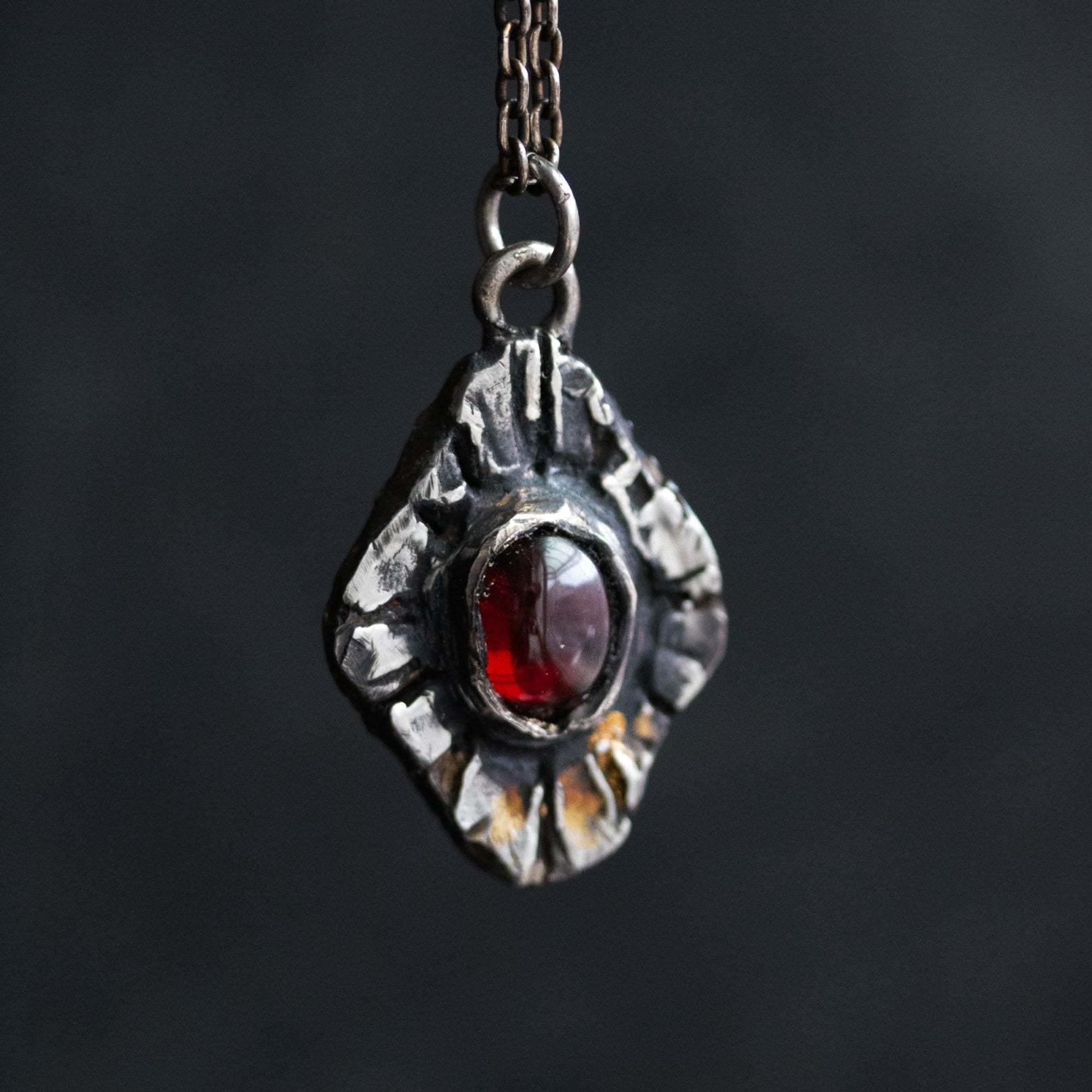 Beyond the vale Garnet Amulets - Machinations
