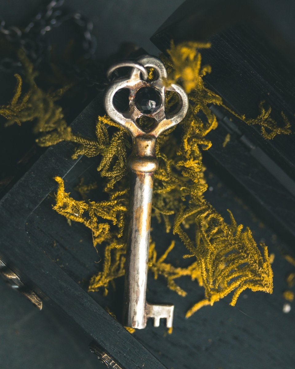 Hekate's Key Pendant with Black Spinel – A Talisman of Protection, Shadow Work, and Inner Power - Machinations
