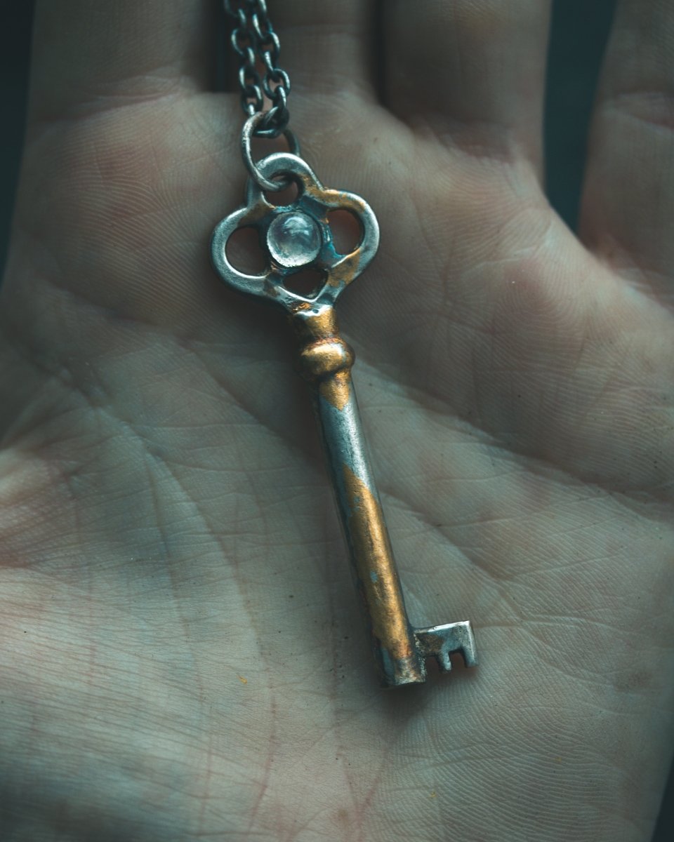 Hekate's Key Pendant with Moonstone: Embrace Intuition and Enlightenment - Machinations