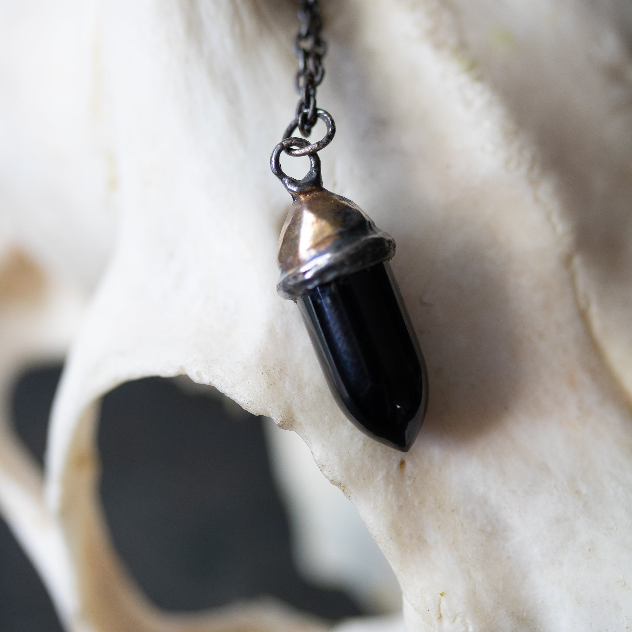 Knight Amulet Black Onyx - Machinations