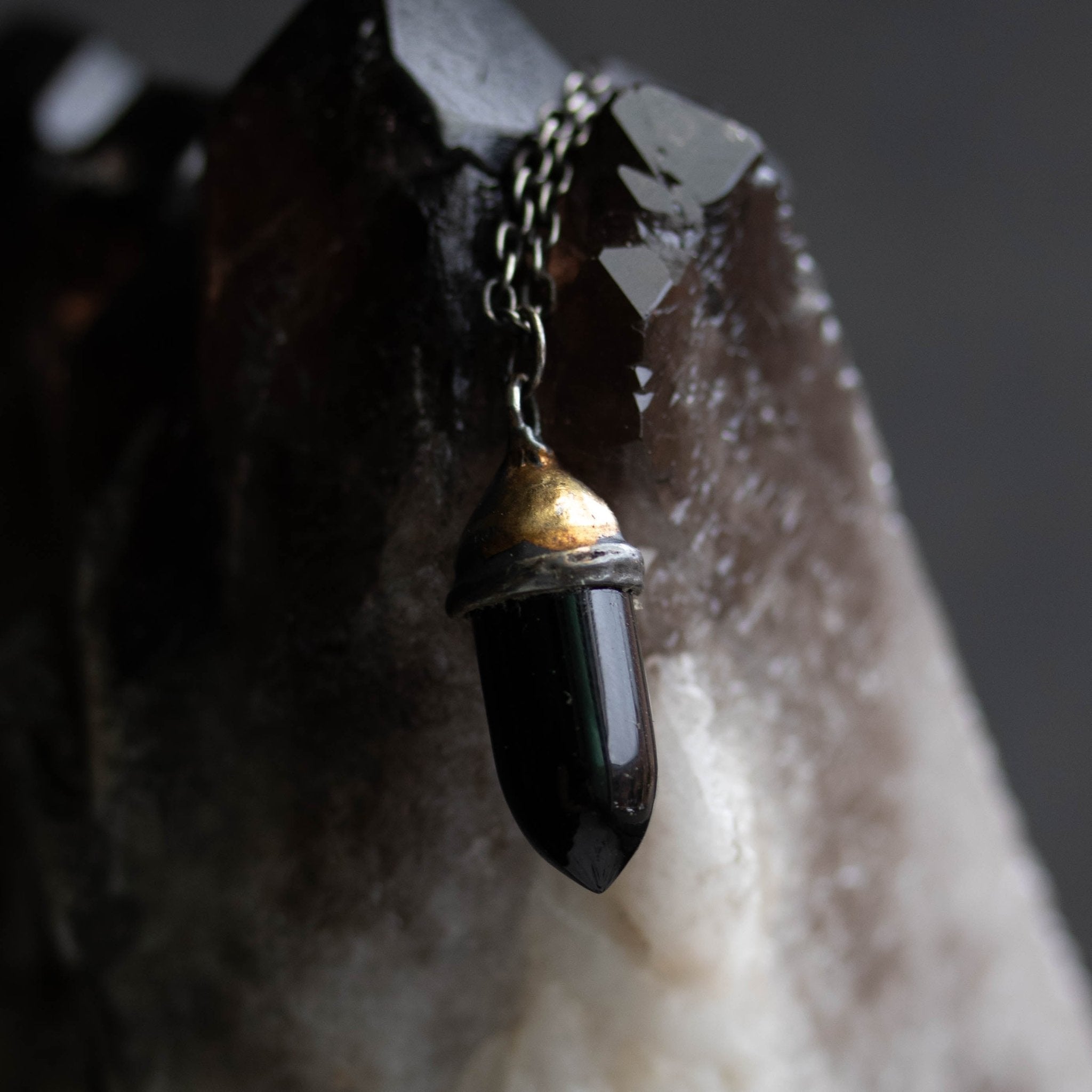 Knight Amulet Black Onyx - Machinations