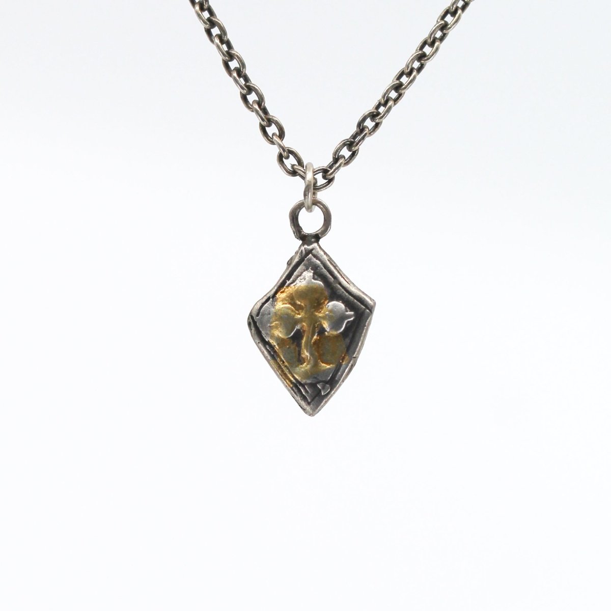 Knight Amulet The Three Leafed Clover Shield - Machinations