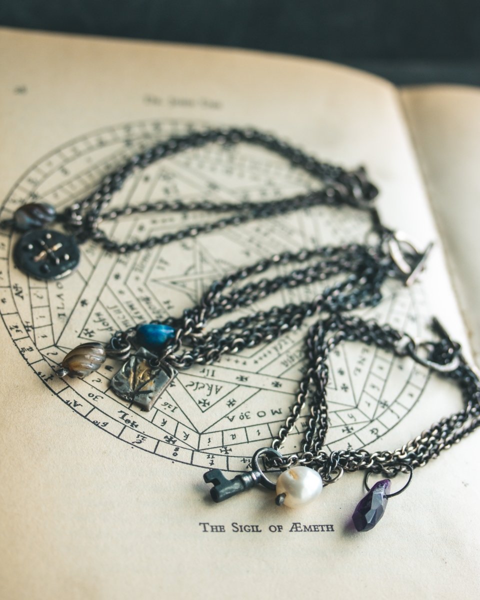 Limited Edition Amethyst Bead Key Charm Bracelet: A Talisman of Wisdom, Protection, and Purity - Machinations