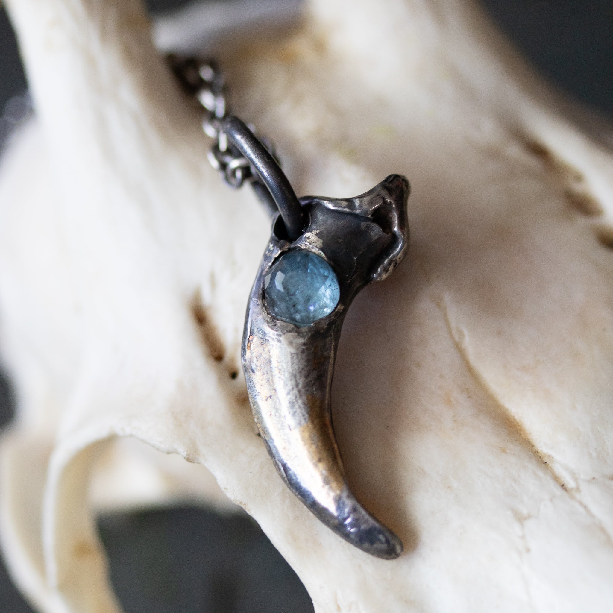 Lupus Spiritus Claw with Aquamarine - Machinations