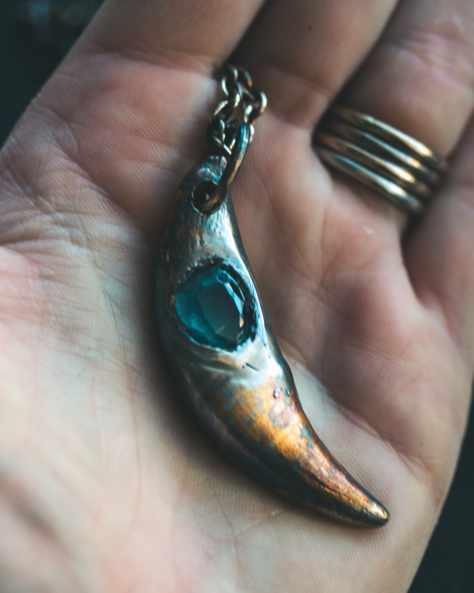 Lupus Spiritus Fang Amulet with Rare Indicolite Tourmaline – Limited Edition - Machinations