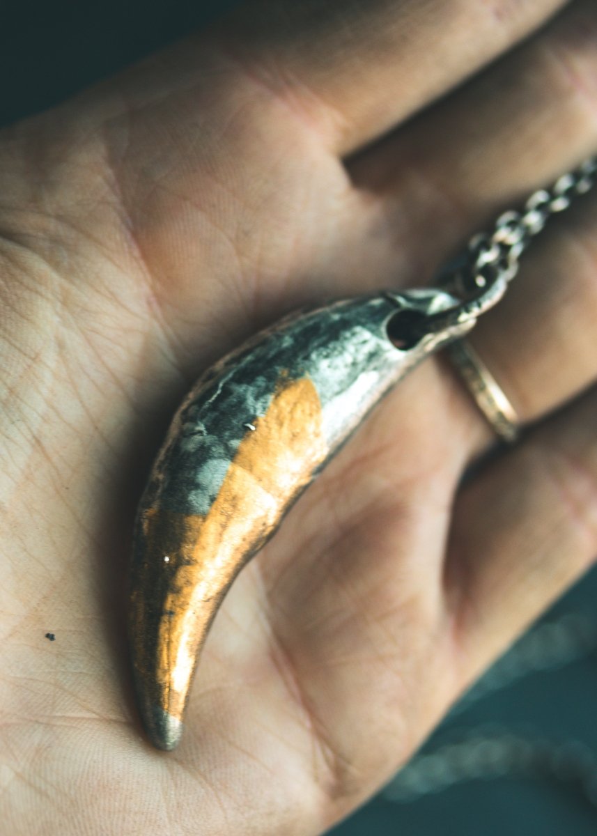 Lupus Spiritus Fang Pendant – A Symbol of Strength, Alchemy & Guardianship - Machinations