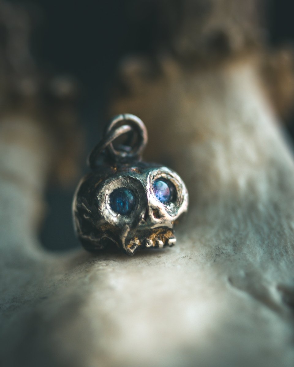 Memento Mori Skull Charm with Cabochon Tanzanite – Sterling Silver & 23.5K Gold | Talisman of Life, Death and Higher Consciousness - Machinations