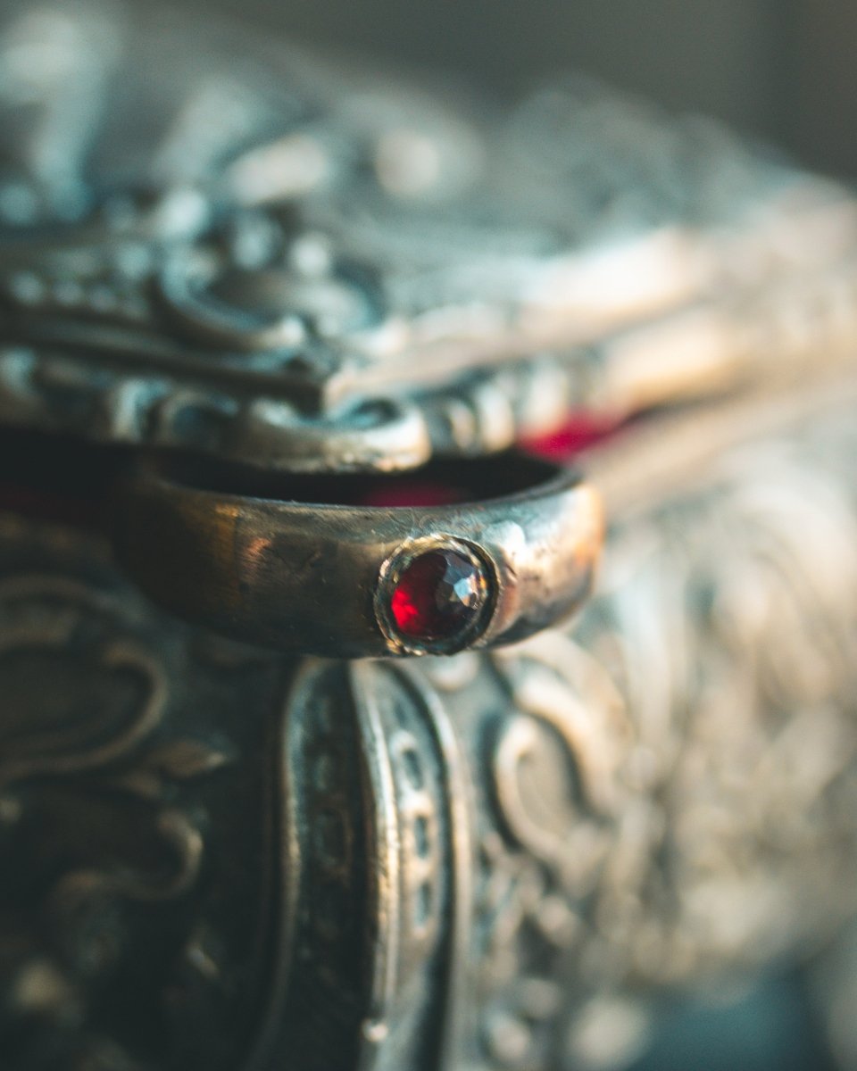 Mixed metals STIRRUP RING garnet limited edition - Machinations
