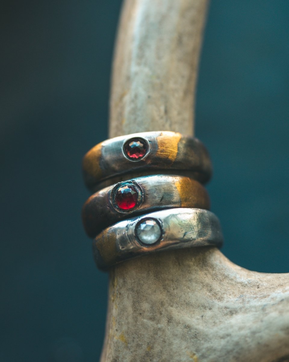Mixed metals STIRRUP RING garnet limited edition - Machinations