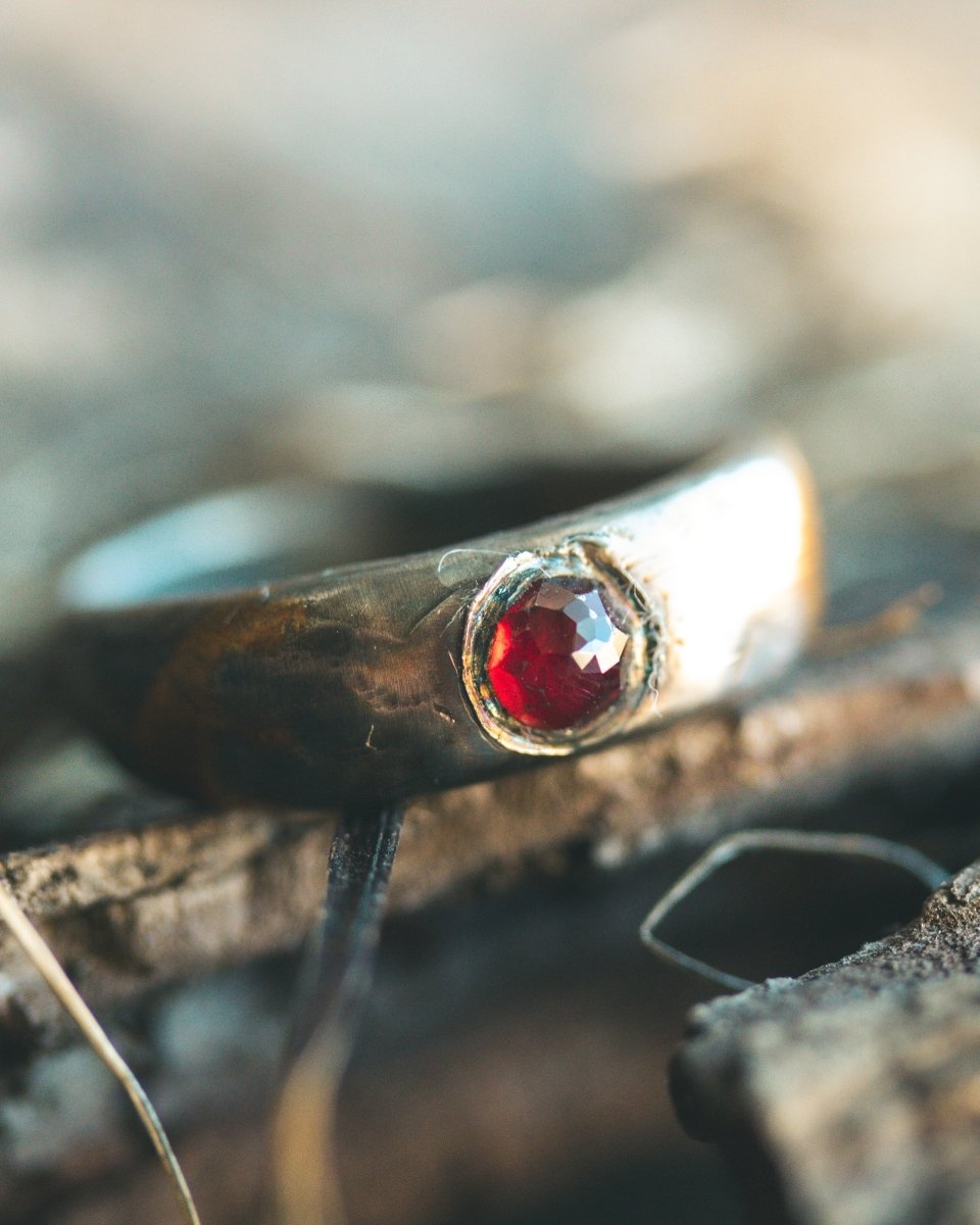 Mixed metals STIRRUP RING garnet limited edition - Machinations