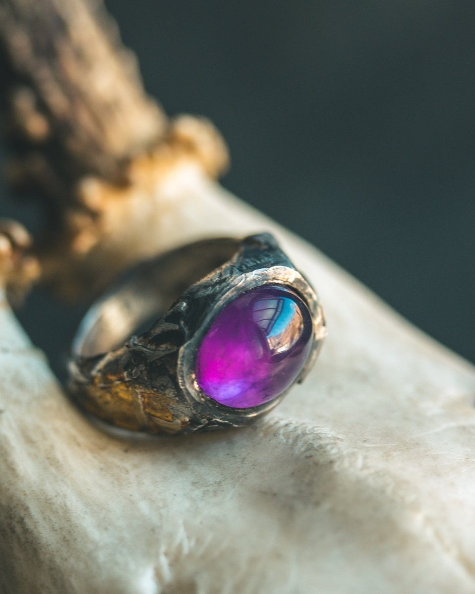 Oculus Amethyst Ring: Your Personal Scrying Stone - Machinations