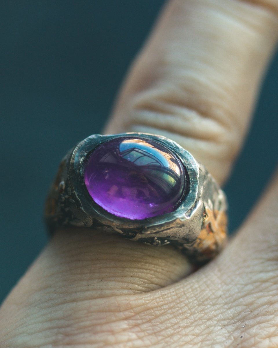Oculus Amethyst Ring: Your Personal Scrying Stone - Machinations