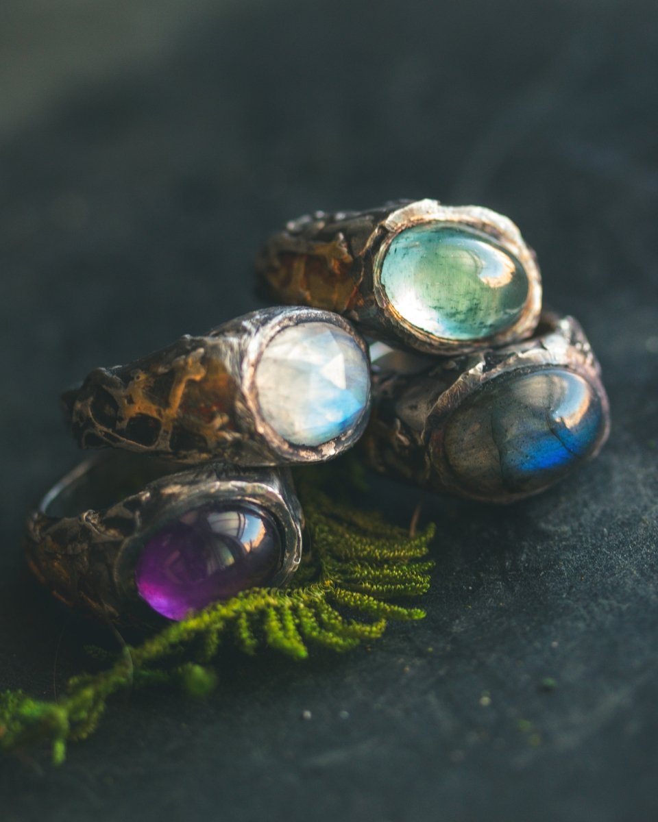Oculus Labradorite Ring: Your Personal Scrying Stone - Machinations