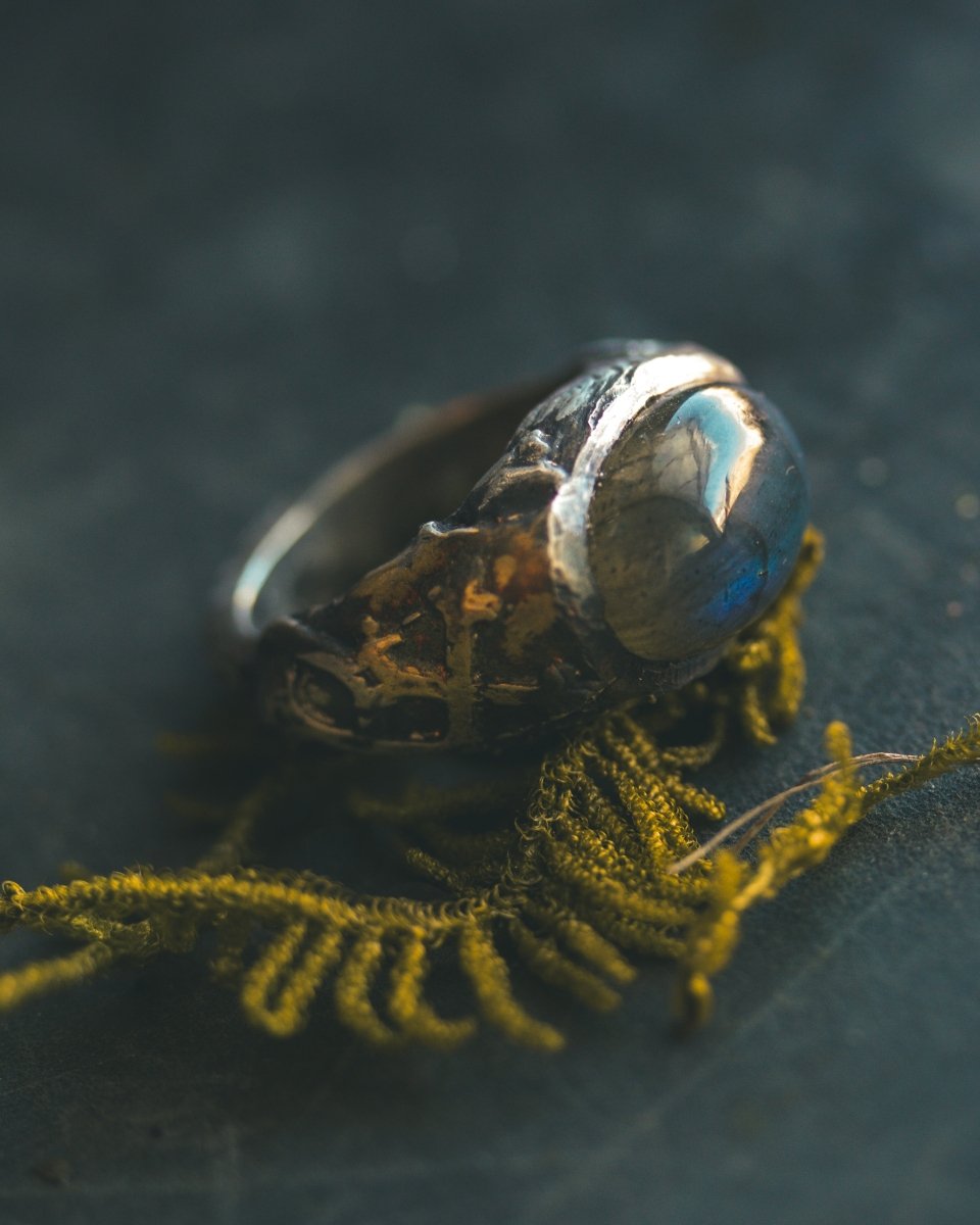 Oculus Labradorite Ring: Your Personal Scrying Stone - Machinations
