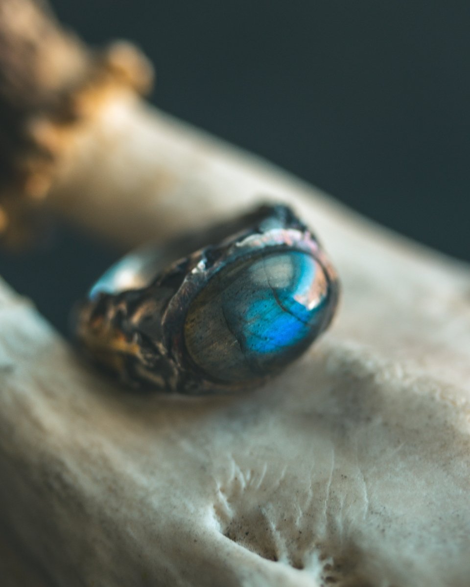 Oculus Labradorite Ring: Your Personal Scrying Stone - Machinations