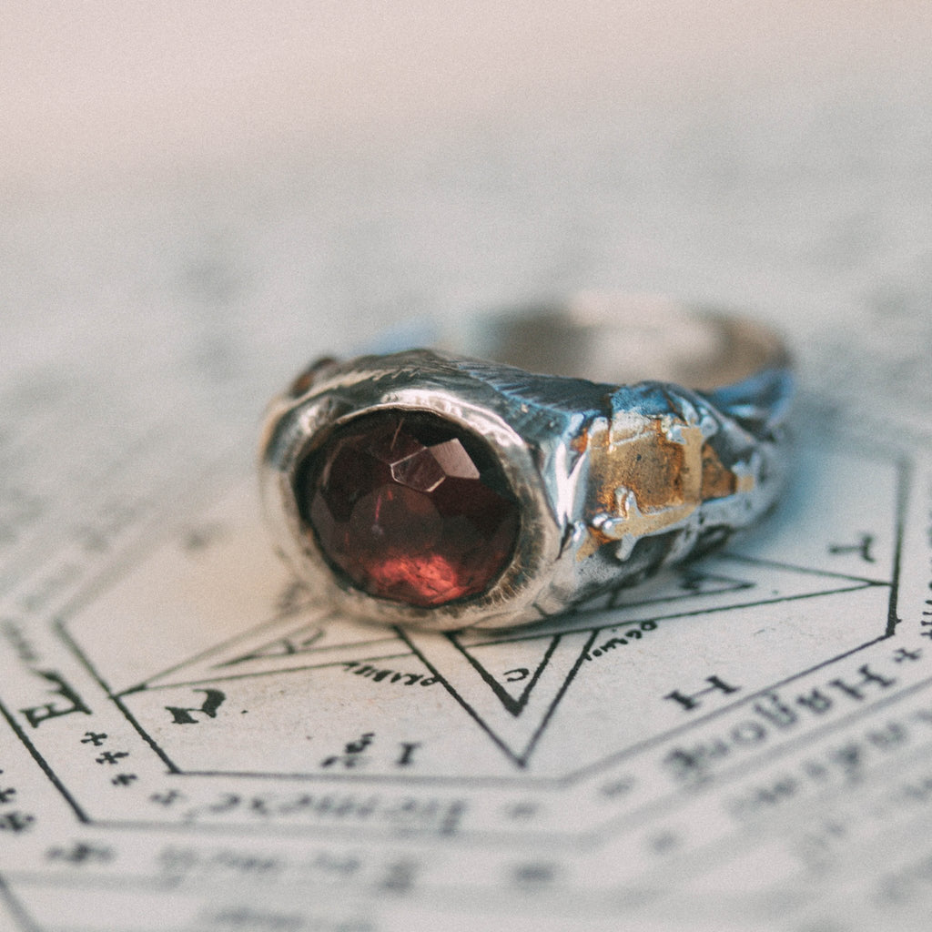 Oculus with rhodolite tourmaline - Machinations