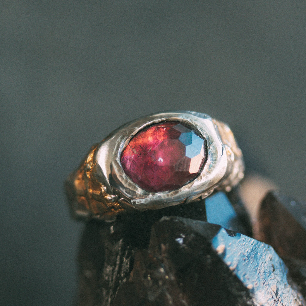 Oculus with rhodolite tourmaline - Machinations