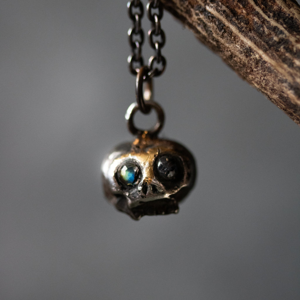 Skull charm with Moonstone eyes - Machinations