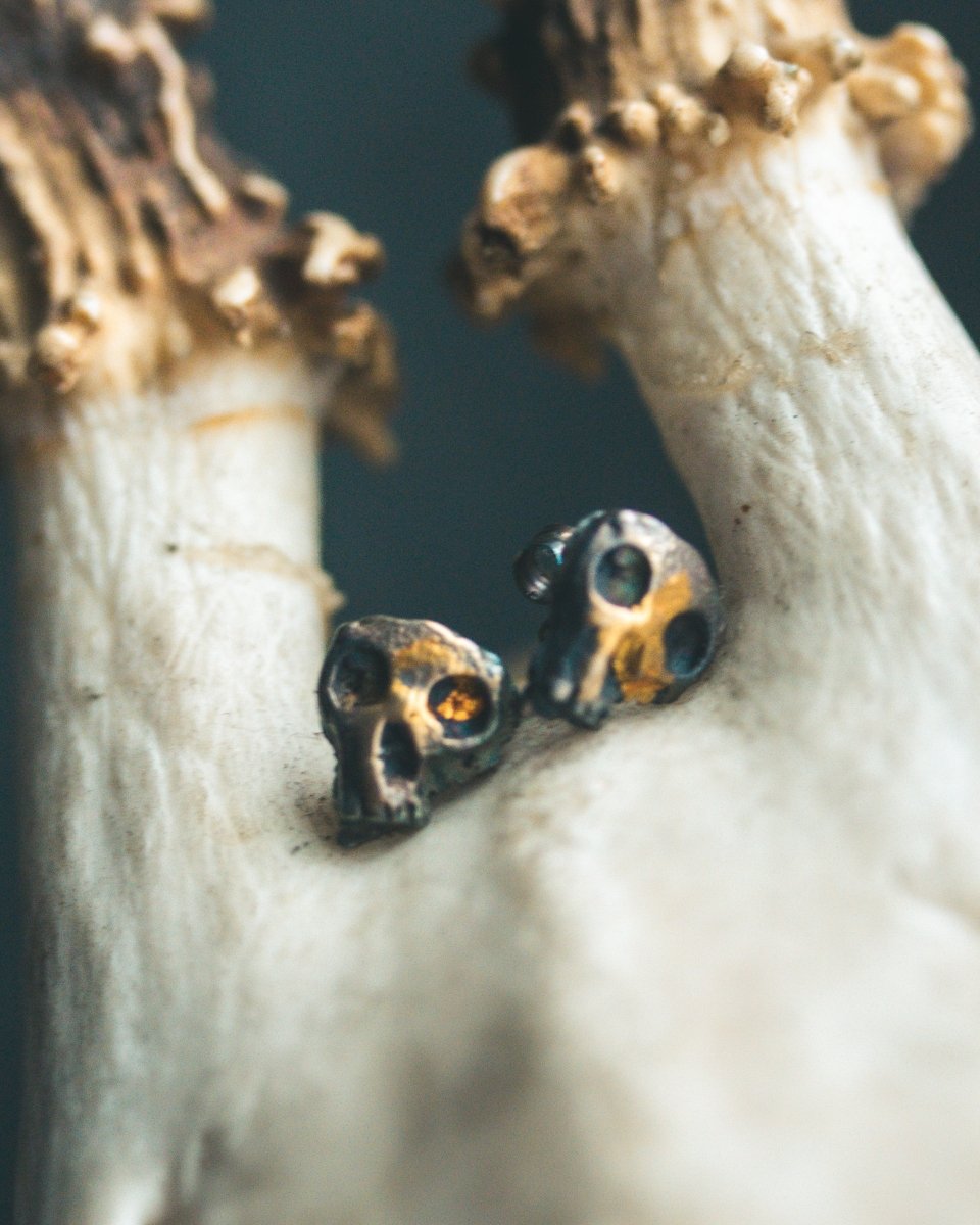 Skull Stud Earrings: A Symbol of Mortality, Strength, and Rebirth - Machinations