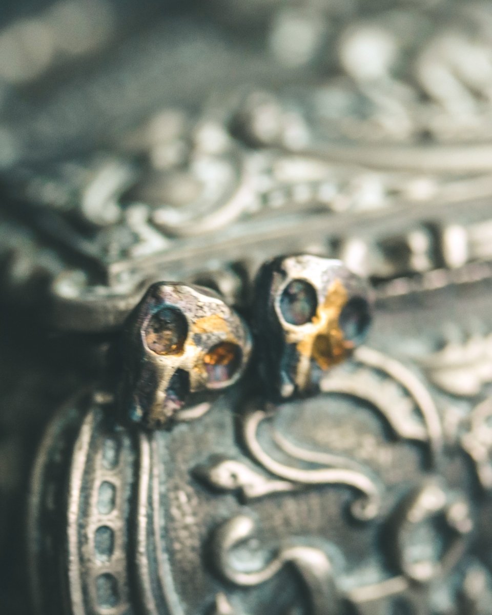 Skull Stud Earrings: A Symbol of Mortality, Strength, and Rebirth - Machinations