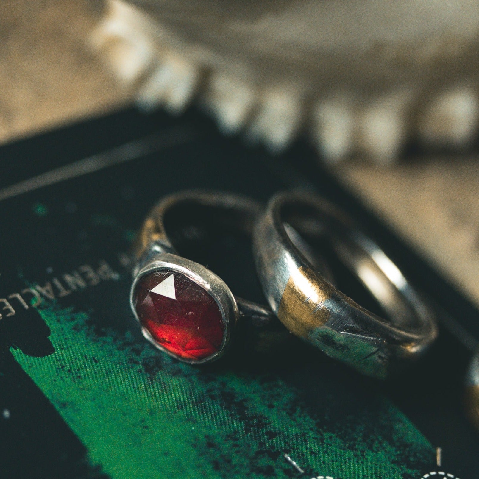 Stirrup Ring Garnet limited edition - Machinations