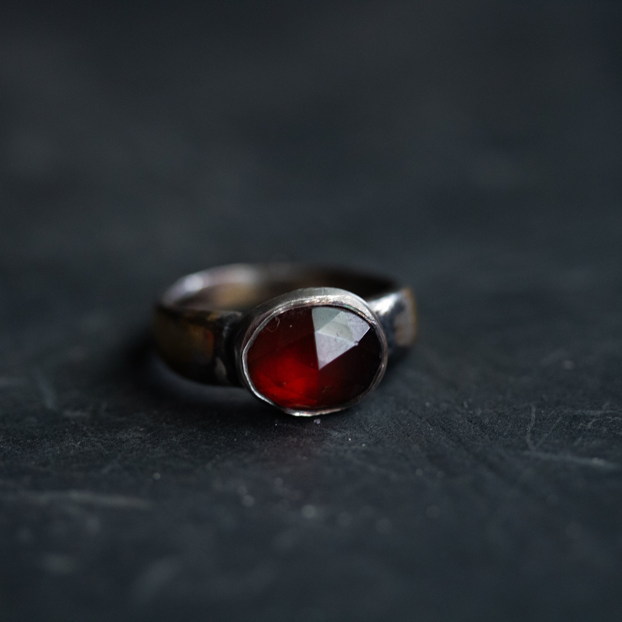 Stirrup Ring Garnet limited edition - Machinations