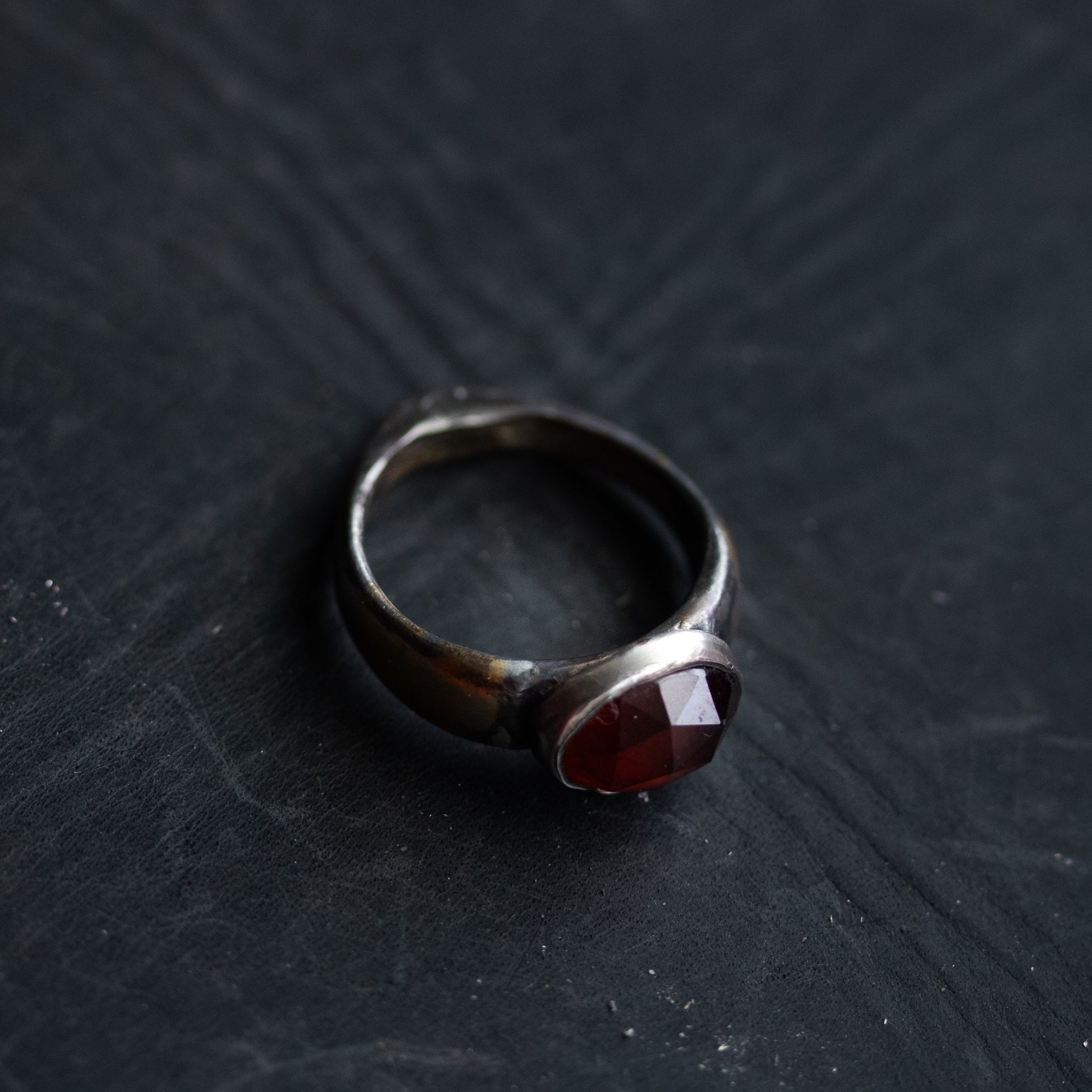 Stirrup Ring Garnet limited edition - Machinations
