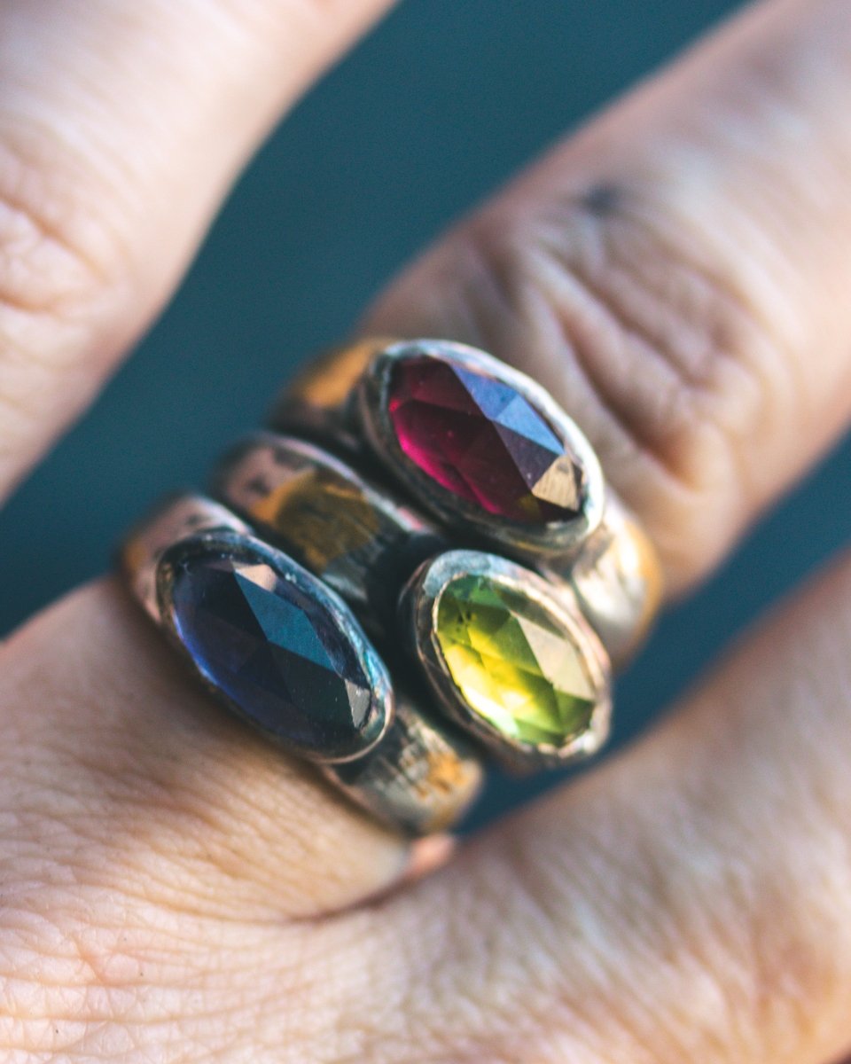 Stirrup Ring Garnet limited edition - Machinations