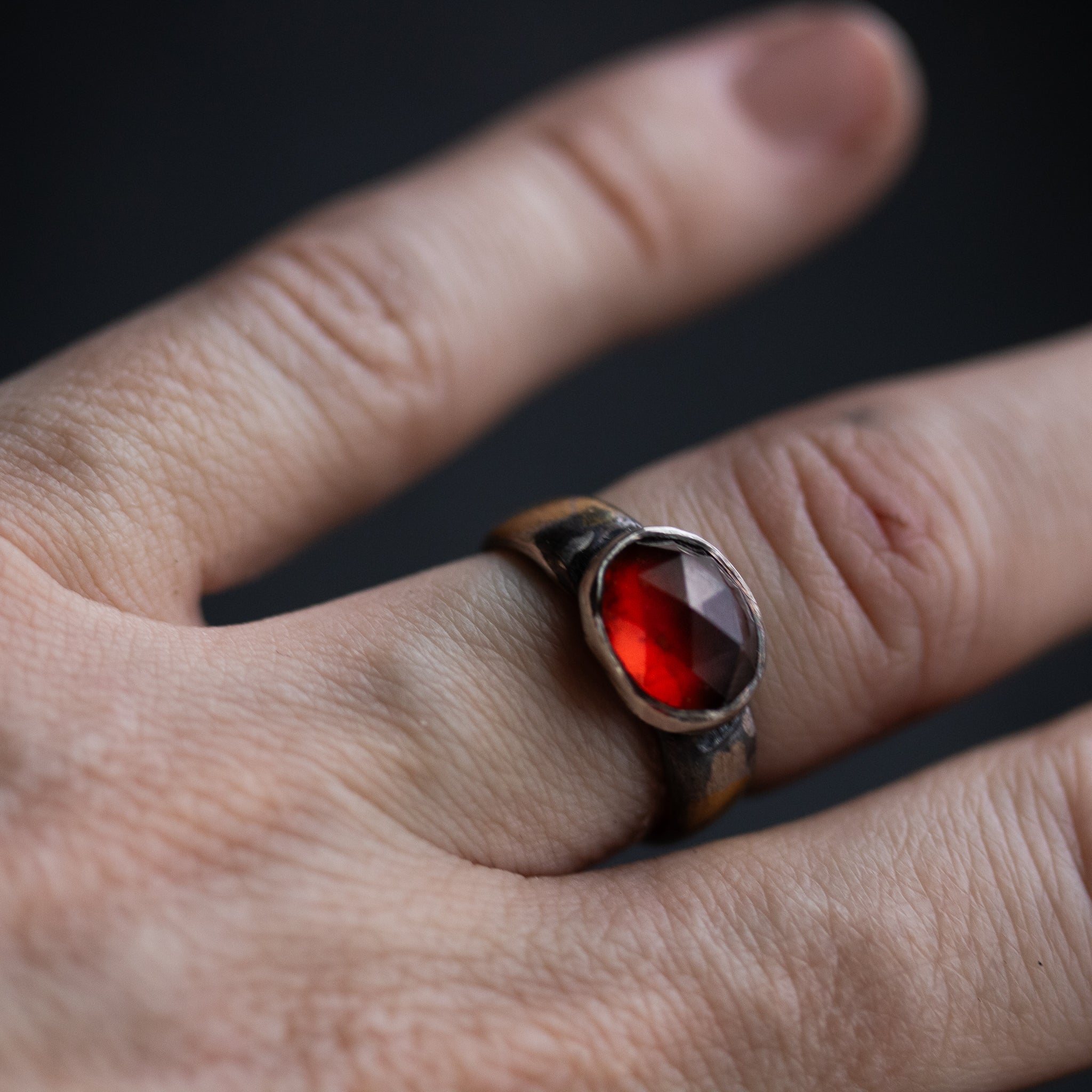 Stirrup Ring Garnet limited edition - Machinations