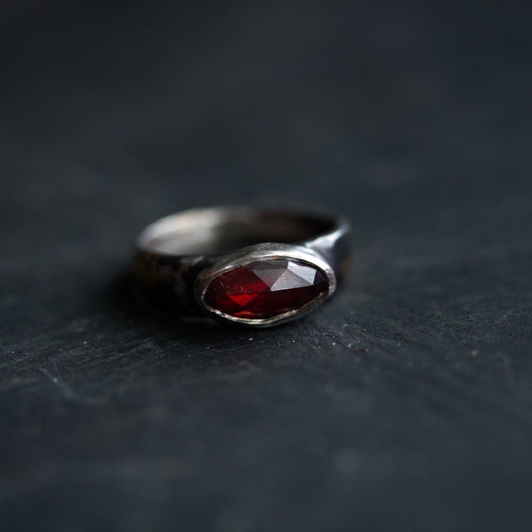 Stirrup Ring Garnet limited edition - Machinations