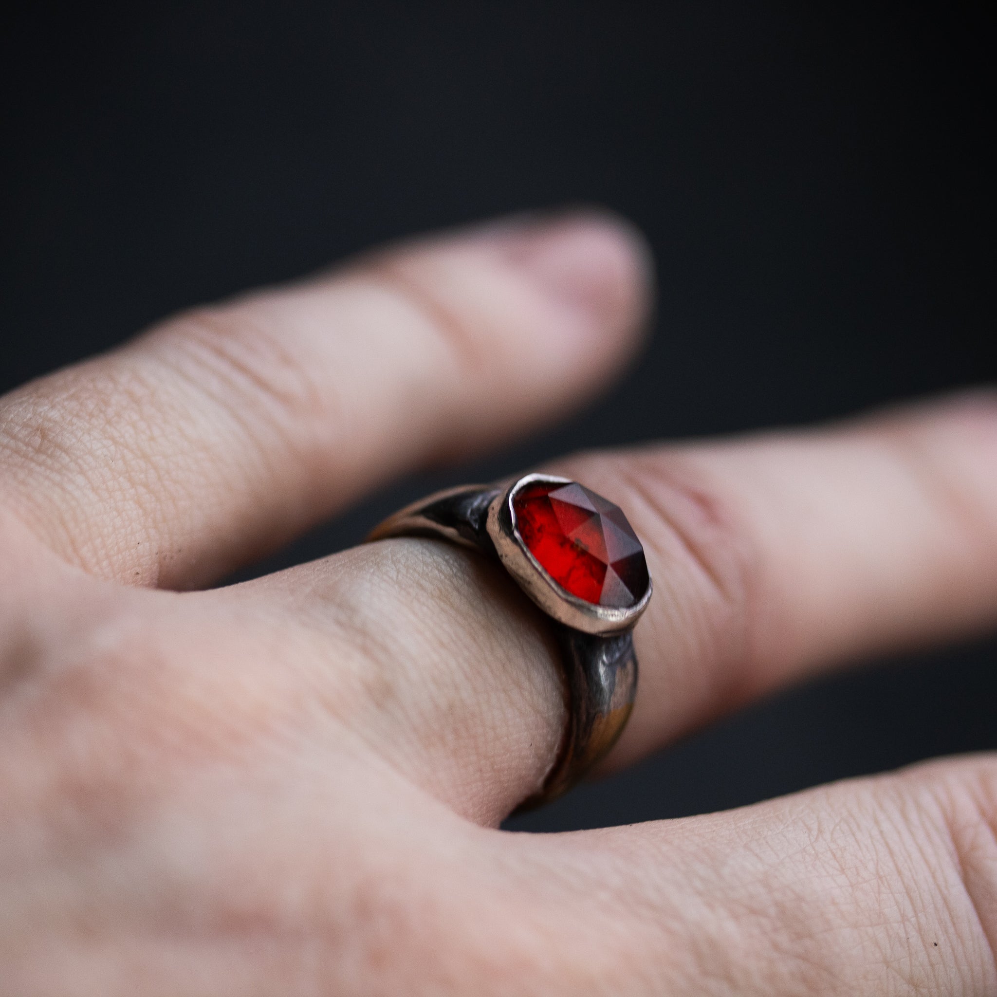 Stirrup Ring Garnet limited edition - Machinations