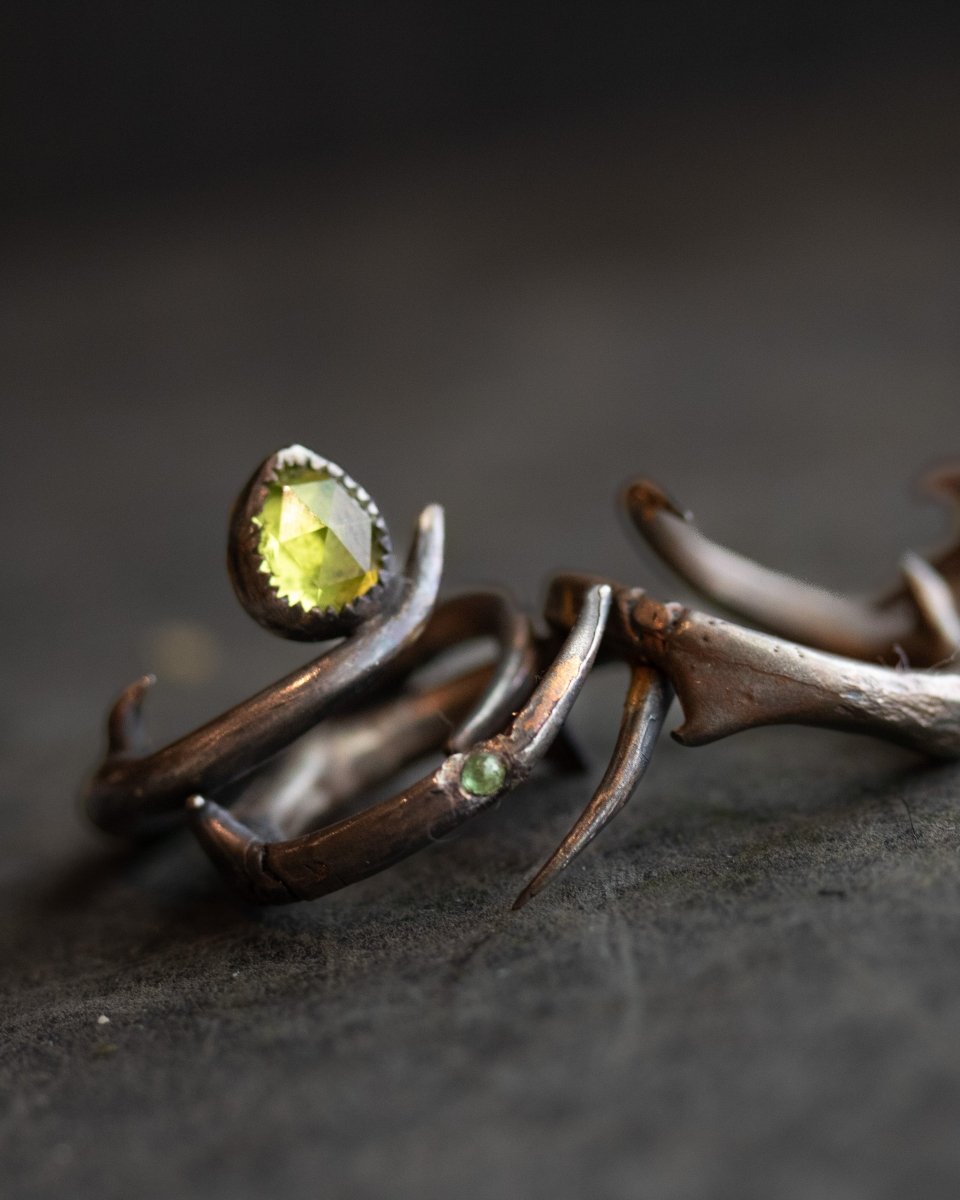 Thorn and Peridot Ring: Emblem of Resilience and Renewal - Machinations