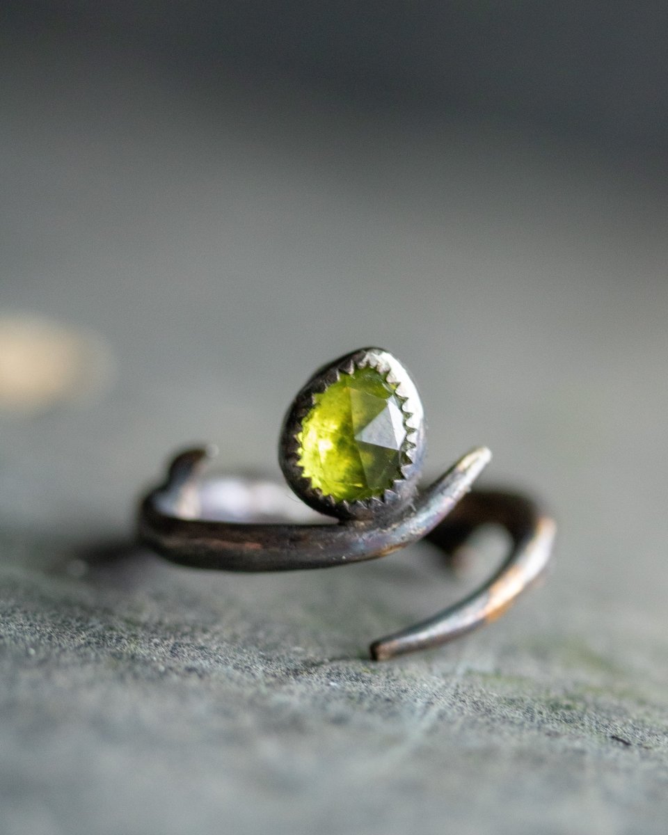 Thorn and Peridot Ring: Emblem of Resilience and Renewal - Machinations