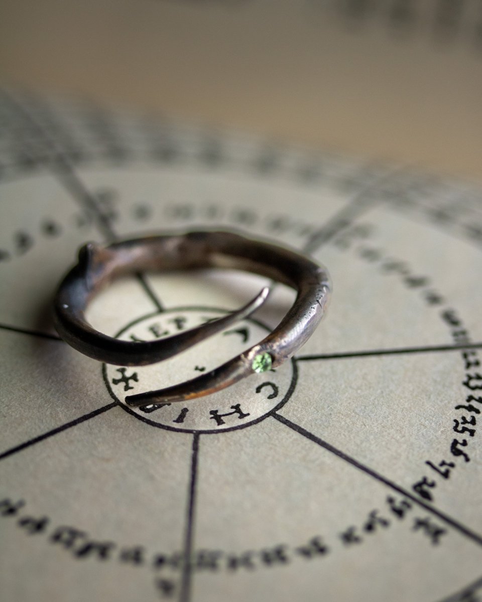 Thorn and Tsavorite Ring: Symbol of Beauty and Vitality - Machinations