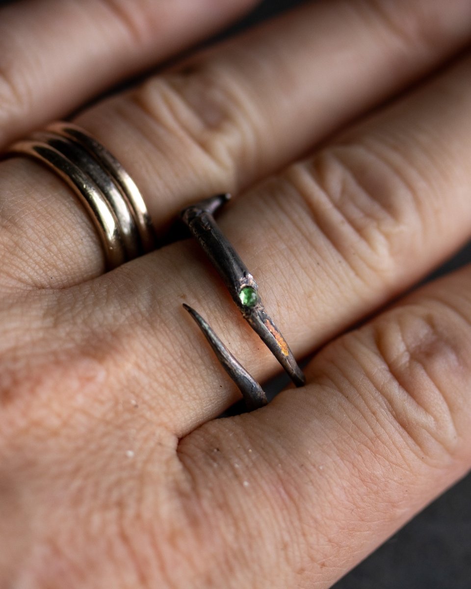 Thorn and Tsavorite Ring: Symbol of Beauty and Vitality - Machinations