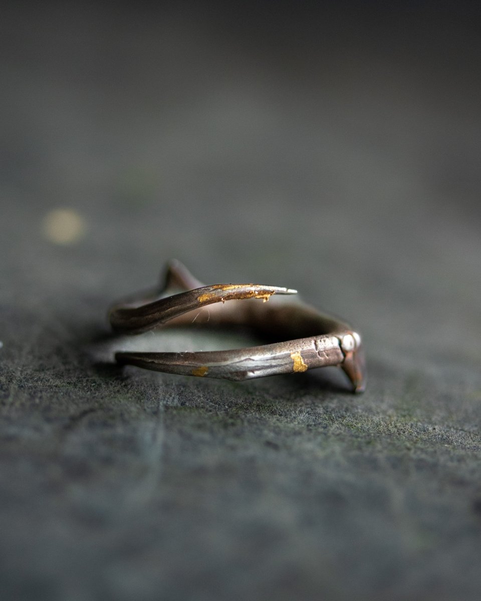 Thorn Ring: Emblem of Beauty and Resilience - Machinations