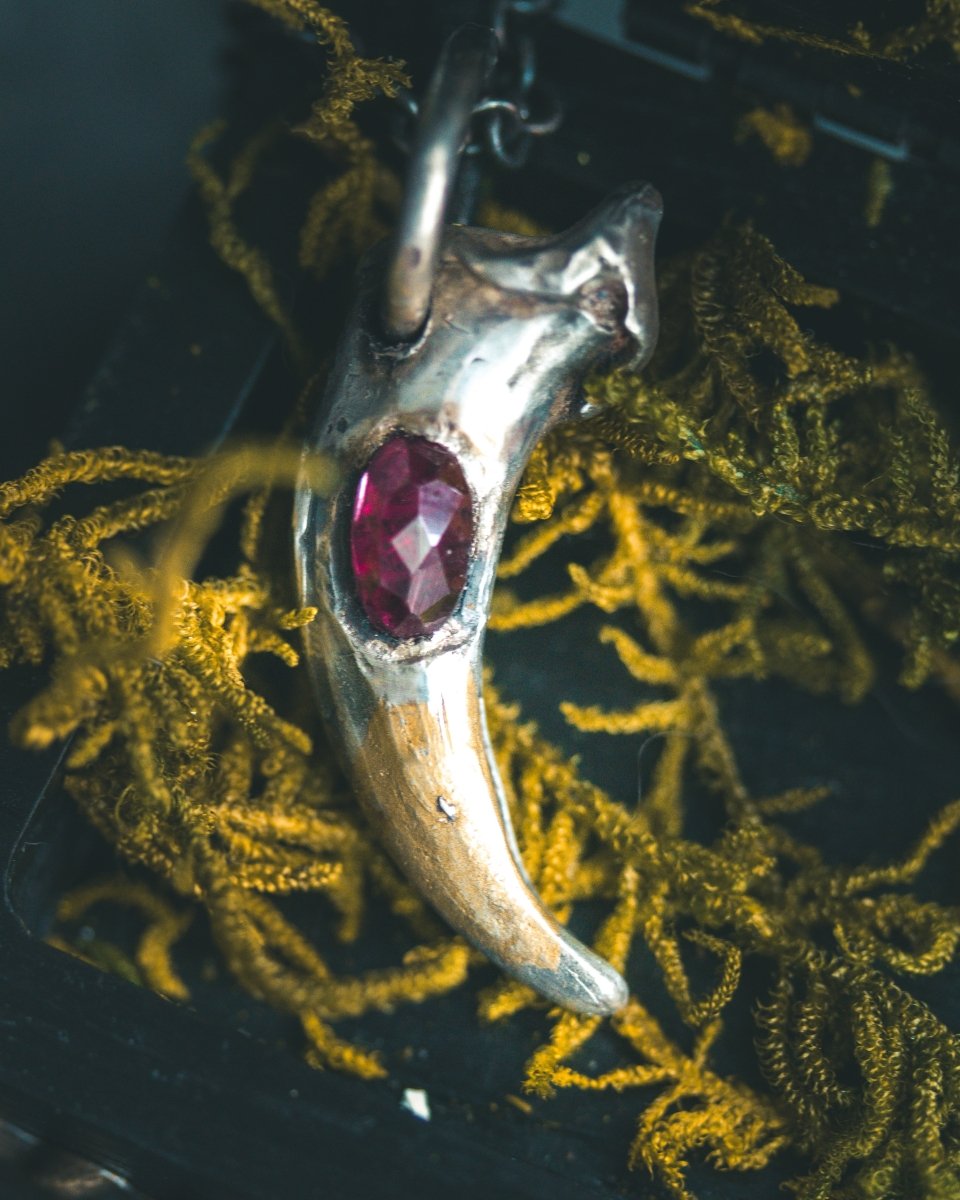 Wolf Claw Pendant – Rhodolite Garnet, Sterling Silver & 23.5K Gold | Wild Talisman of Passion, Protection, and Inner Strength - Machinations