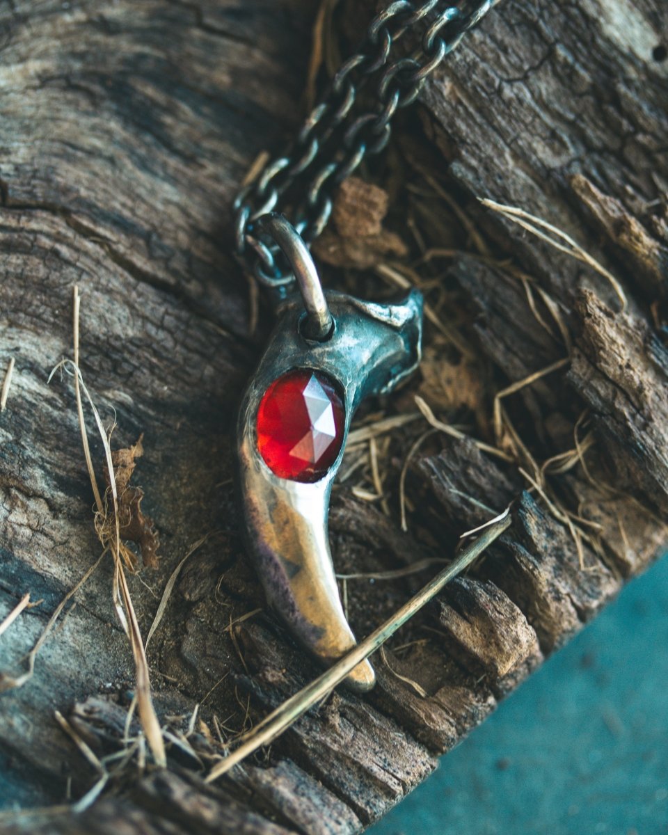 Wolf Claw Pendant with Almandine Garnet: Symbol of Strength, Passion, and Guardianship - Machinations