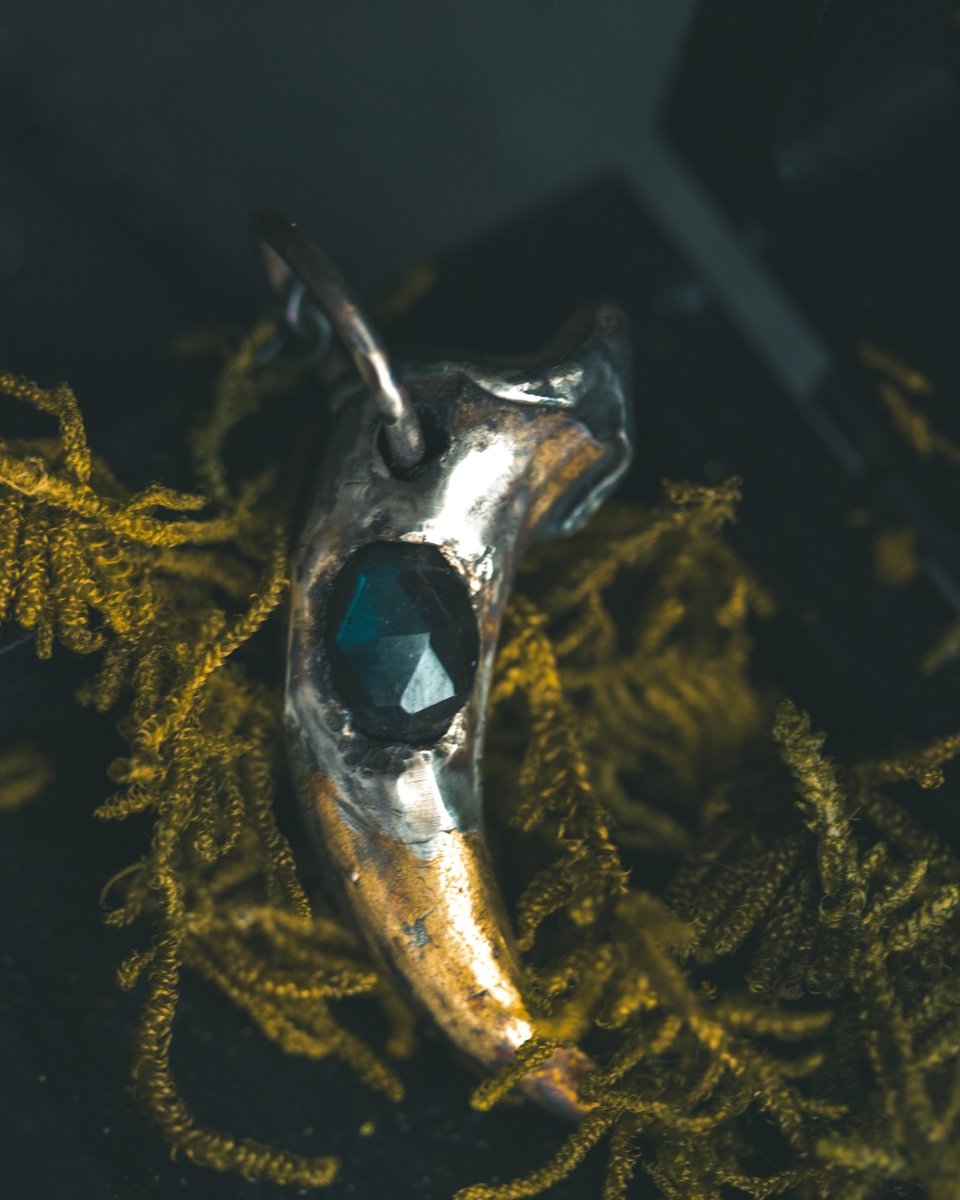 Wolf Claw Pendant with Labradorite – Sterling Silver & 23.5K Gold | Talisman of Shadow, Vision & Sacred Protection - Machinations