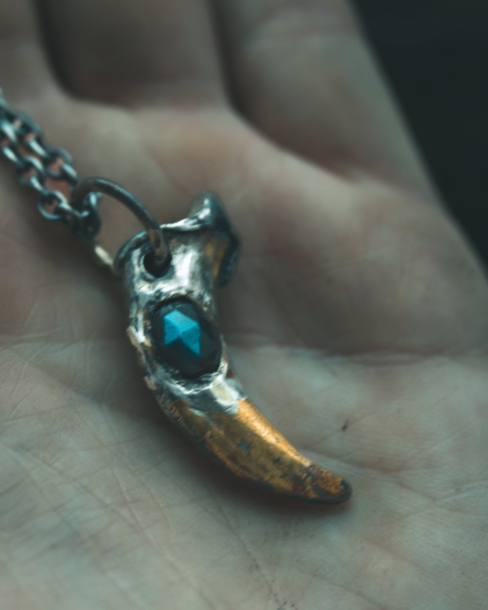 Wolf Claw Pendant with Labradorite – Sterling Silver & 23.5K Gold | Talisman of Shadow, Vision & Sacred Protection - Machinations