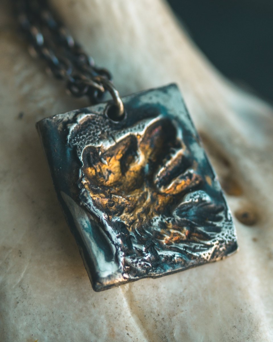 Wolf Howling at the Moon Tag Necklace: A Symbol of Loyalty and Instinct - Machinations
