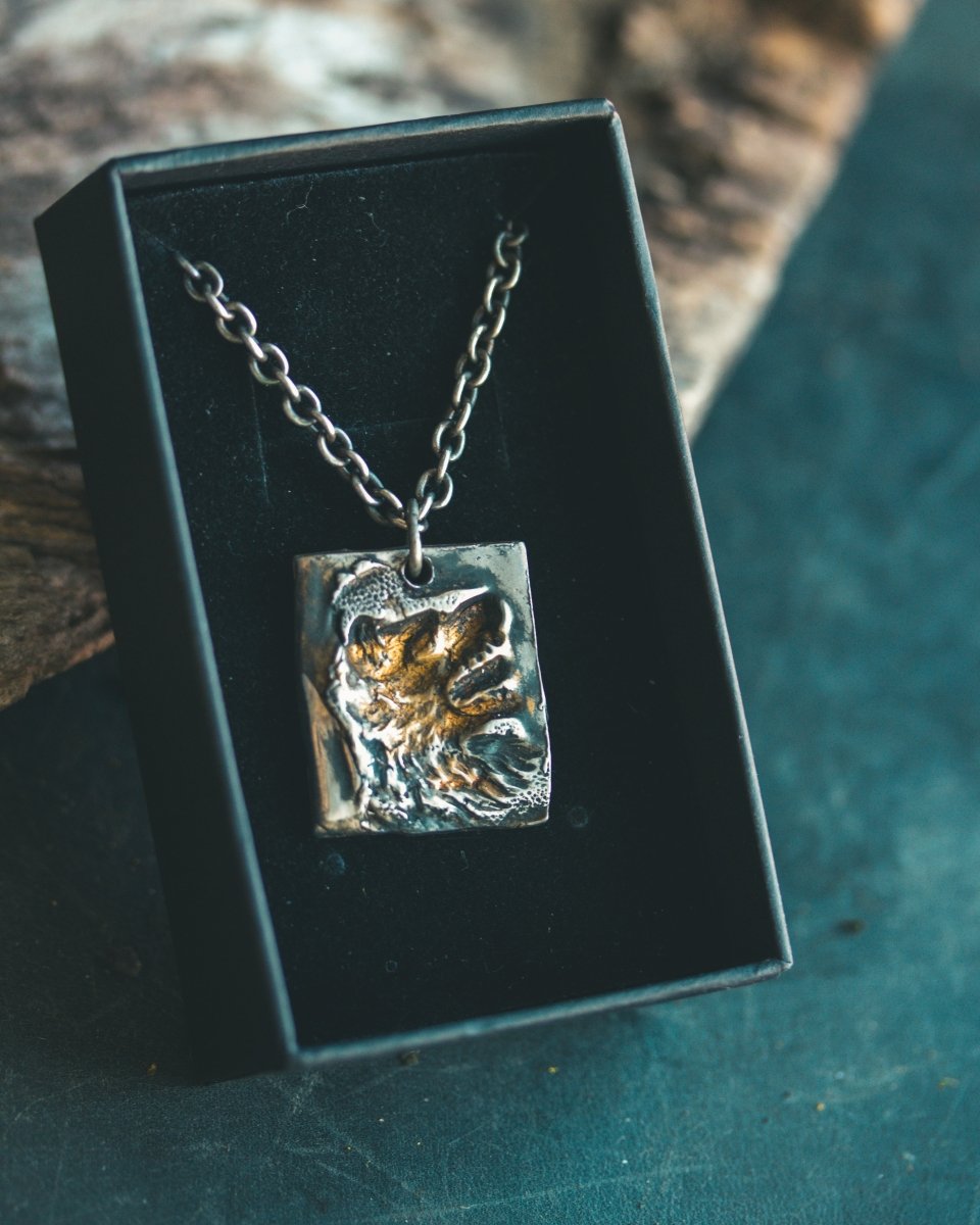 Wolf Howling at the Moon Tag Necklace: A Symbol of Loyalty and Instinct - Machinations